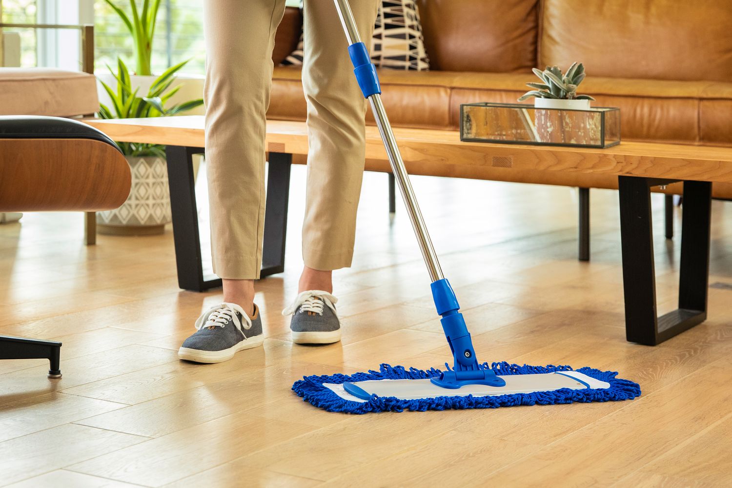 How to Use a Microfiber Mop to Quickly Clean Your Floors